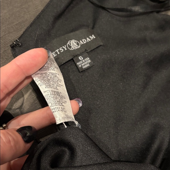 NWOT Betsy & Adam one shoulder crepe trumpet gown - Picture 12 of 13